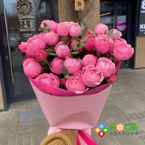 Букет из 9 веток пионовидной розы и эвкалипта (6)