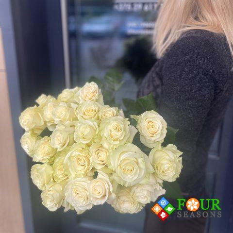 Букет из 25 белых роз "Мондиаль" (7)